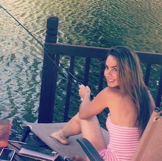 Ximena Córdoba feet photo thumbnail