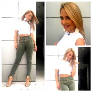 Ximena Córdoba feet photo thumbnail