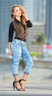 Ximena Córdoba feet photo thumbnail