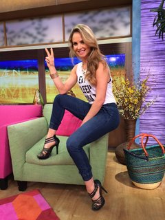 Ximena Córdoba feet photo thumbnail