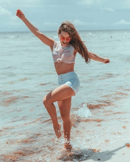 Ximena Córdoba feet photo thumbnail