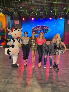 Ximena Córdoba feet photo thumbnail