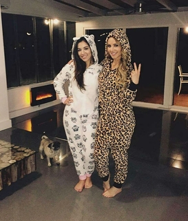 Ximena Córdoba feet photo thumbnail