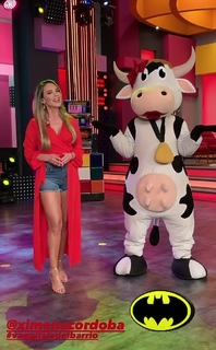 Ximena Córdoba feet photo thumbnail