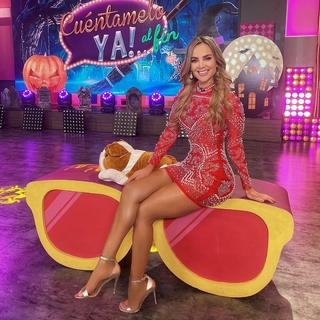 Ximena Córdoba feet photo thumbnail