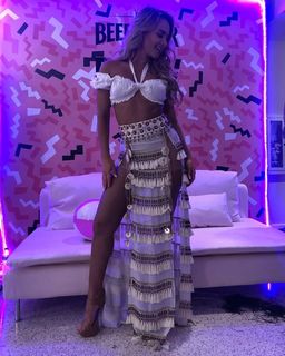 Ximena Córdoba feet photo thumbnail