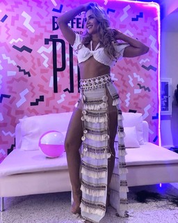 Ximena Córdoba feet photo thumbnail