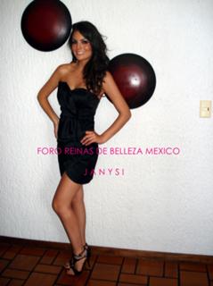 Ximena Navarrete feet photo thumbnail