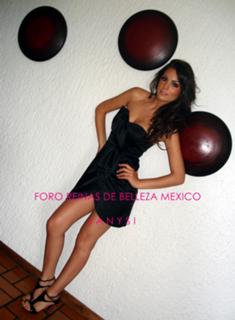Ximena Navarrete feet photo thumbnail