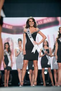 Ximena Navarrete feet photo thumbnail