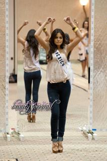 Ximena Navarrete feet photo thumbnail