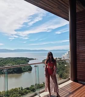 Ximena Navarrete feet photo thumbnail