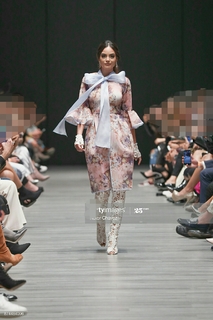 Ximena Navarrete feet photo thumbnail