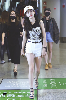 Xuanyi Wu feet photo 17