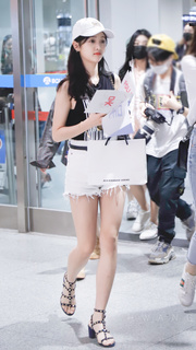 Xuanyi Wu feet photo 9