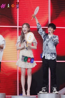 Xuanyi Wu feet photo 8