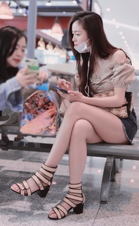 Xuanyi Wu feet photo 3
