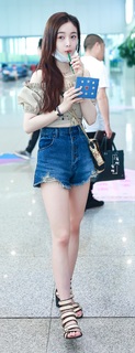 Xuanyi Wu feet photo 2