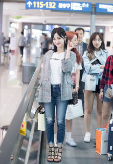 Xuanyi Wu feet photo 15