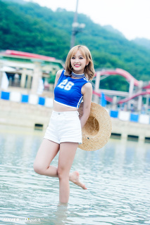Xuanyi Wu feet photo 14