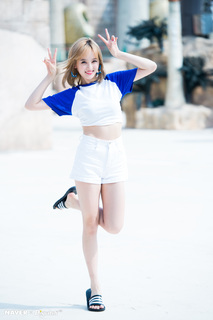 Xuanyi Wu feet photo 4