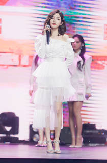 Xuanyi Wu feet photo 3