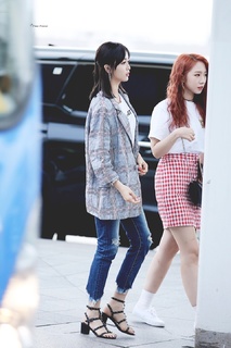 Xuanyi Wu feet photo 17