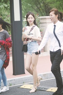Xuanyi Wu feet photo 13
