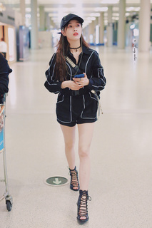 Xuanyi Wu feet photo 11