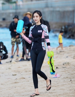 Xuanyi Wu feet photo 9