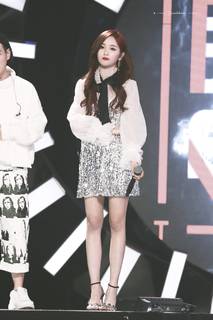 Xuanyi Wu feet photo 19
