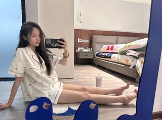 Xuanyi Wu feet photo 14