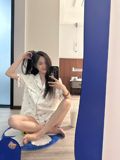 Xuanyi Wu feet photo 13