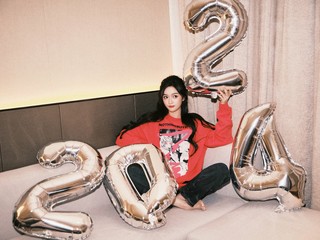 Xuanyi Wu feet photo 17