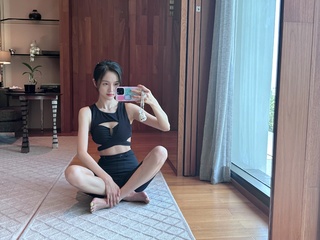Xuanyi Wu feet photo 10