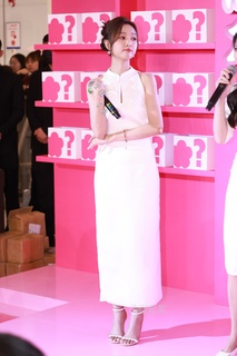 Xuanyi Wu feet photo 12