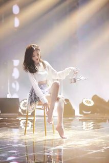 Xuanyi Wu feet photo 7