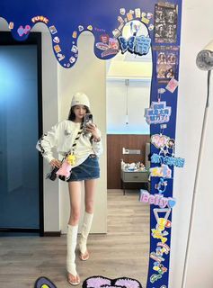 Xuanyi Wu feet photo 3