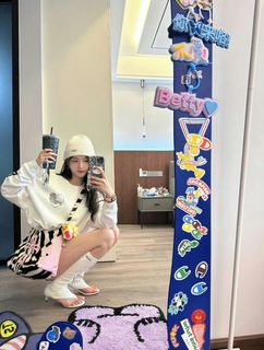 Xuanyi Wu feet photo 2