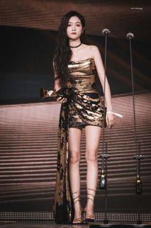 Xuanyi Wu feet photo 18