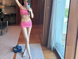 Xuanyi Wu feet photo 2