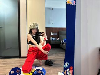 Xuanyi Wu feet photo 17