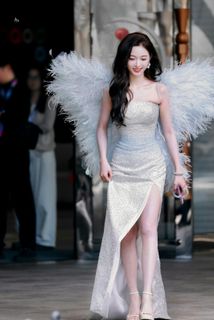 Xuanyi Wu feet photo 17