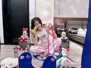 Xuanyi Wu feet photo 5
