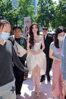 Xuanyi Wu feet photo 13