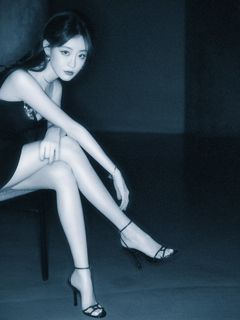 Xudan Zhu feet photo 6