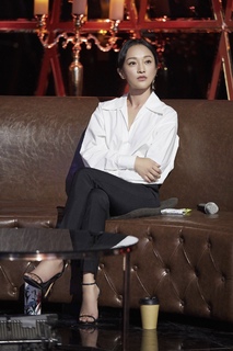 Xun Zhou feet photo 4