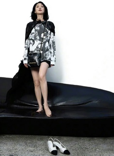 Xun Zhou feet photo 1
