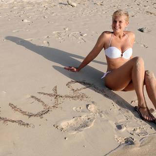 Xuxa feet photo thumbnail