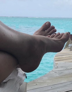 Xuxa feet photo thumbnail